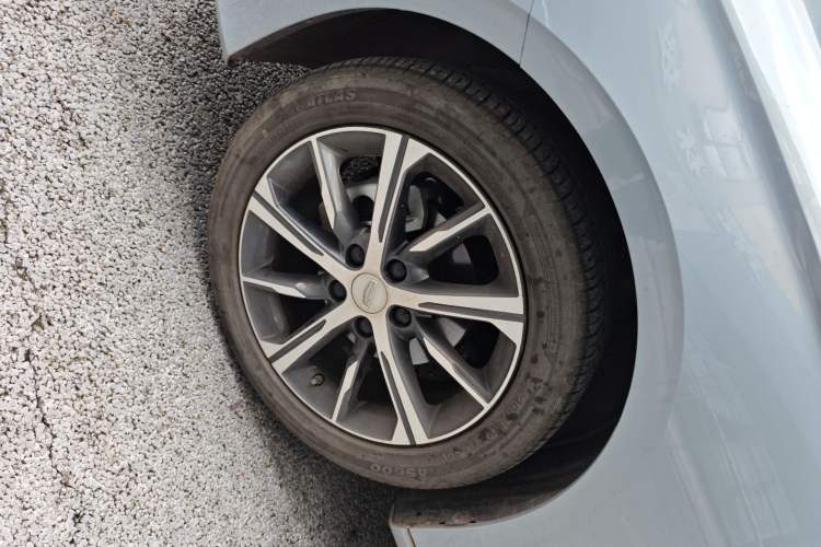 Used Geely Auto Emgrand 2023 4th Generation Champion Edition 1.5L CVT Flagship Model Left Front Wheel Hub