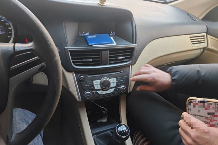 Used Soueast V6 Lingshi 2014 1.5L Manual Luxury Edition for Women