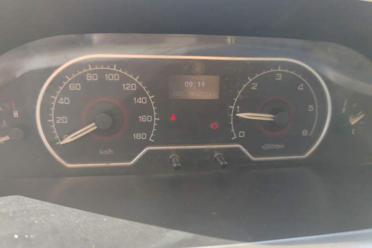 Used SAIC MAXUS Xintu V80 2017 2.5T 5-Speed Manual Aoyuntong National V Long Wheelbase Mid-Roof 6-10 Seater
