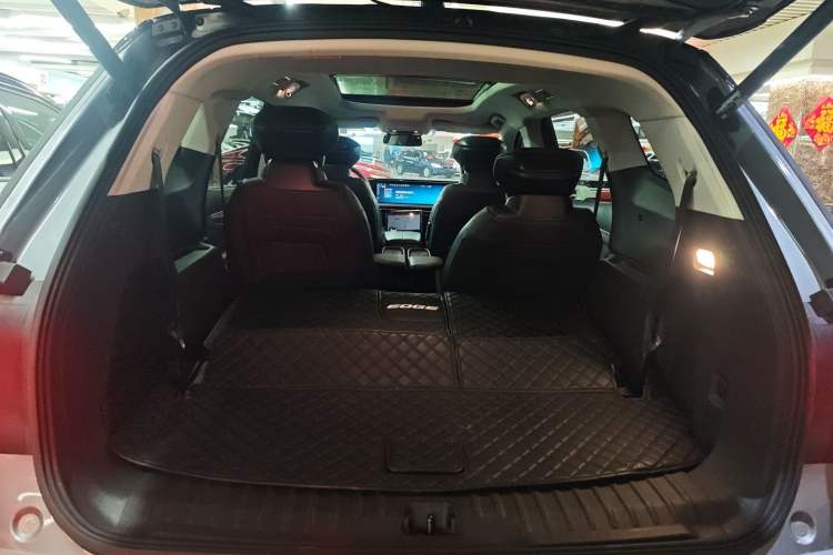 Used Ford Edge 2025 Ford Explorer L 2.0T EcoBoost E-Hybrid Four-Wheel-Drive 7-Seater Supreme Model Trunk