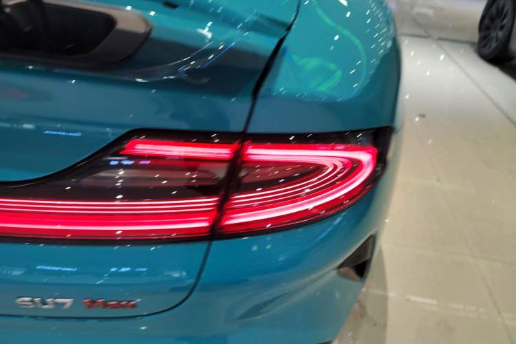 Used Xiaomi Auto SU7 2024 Four-Wheel Drive Ultra-Long Range Advanced Intelligent Driving Max Edition