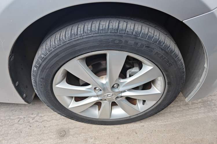 Used Hyundai Verna (older generation) 2014 1.4L Manual Top-Tier Model TOP Right Front Wheel Hub