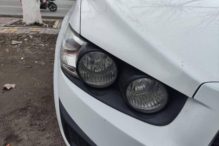 Used Chevrolet Aveo Sonic 2011 Sedan 1.4L MT SL