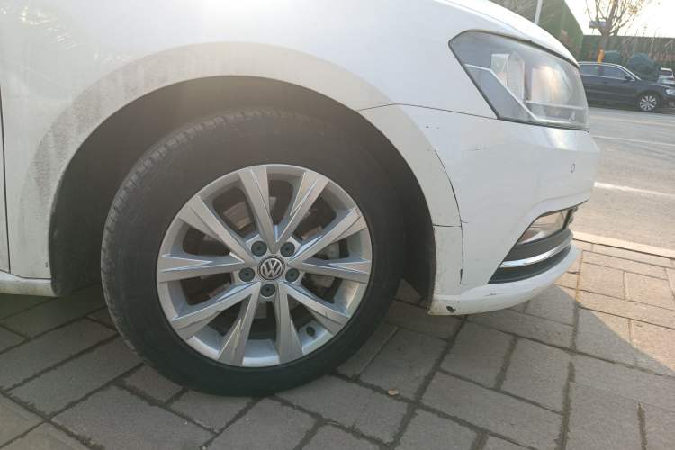 Used Volkswagen Lavida 2017 1.6L Automatic Comfort Edition
