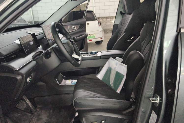 Used Chery Tiggo 8 PLUS 2025 290TGDI DCT Luxury 5-Seater Left Front Seat