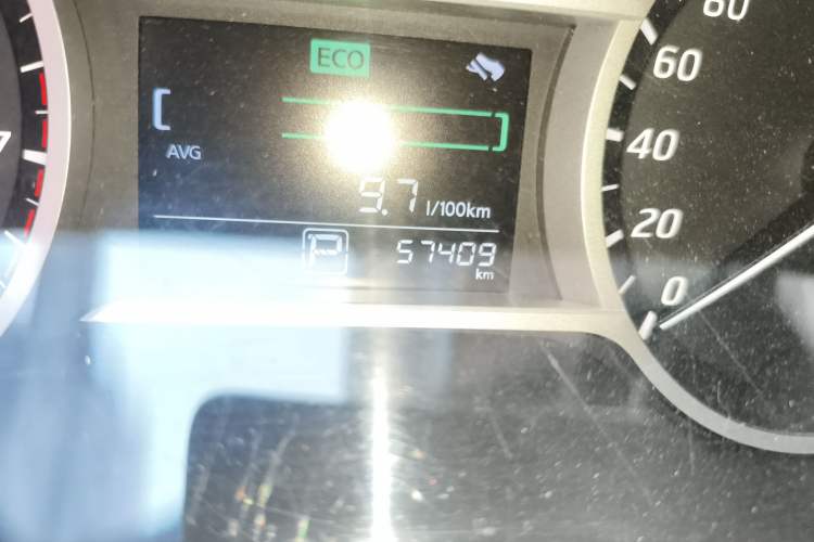 Used Nissan Lannia 2016 1.6L CVT Smart Cool Edition Odometer Close Up