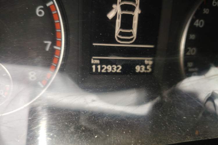 Used Volkswagen Sagitar 2012 1.4TSI Manual Luxury Model Odometer Close Up