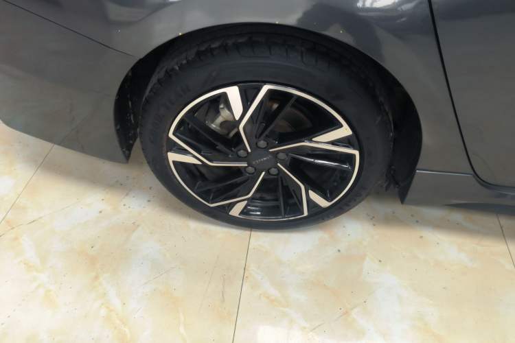 Used Lynk & Co 03 2023 1.5TD DCT JingPro Right Rear Wheel Hub