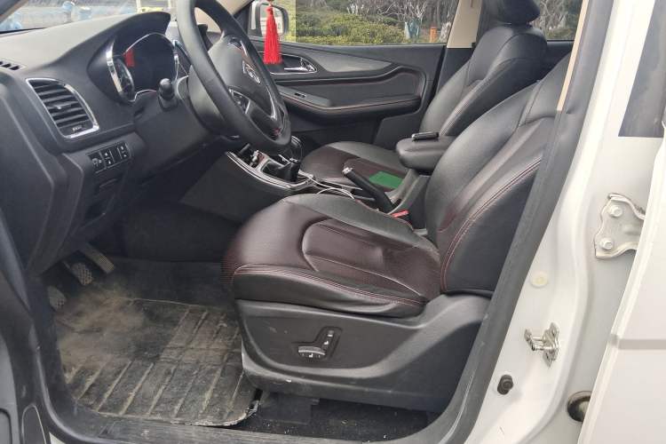 Used Baojun 560 2015 1.8L manual luxury version
