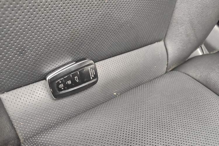 Used Toyota Camry 2021 2.0G Luxury Edition
