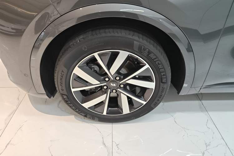 Used Li Auto L8 2023 Max model Left Front Wheel Hub