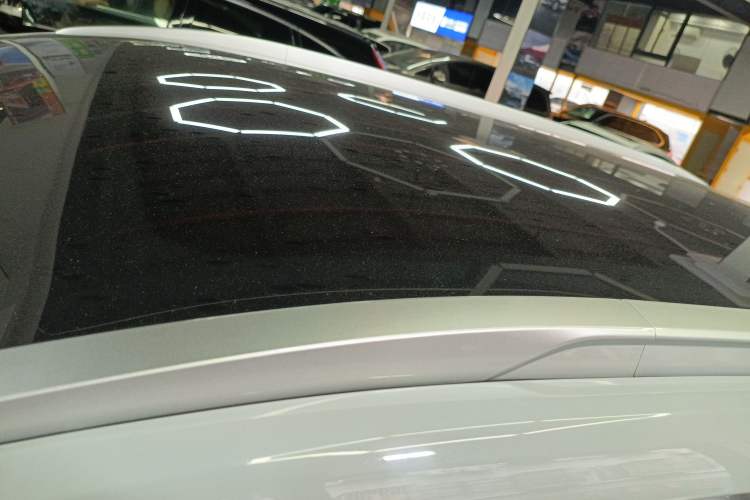 Used AION Y 2023 Plus 510 Smart Edition Roof