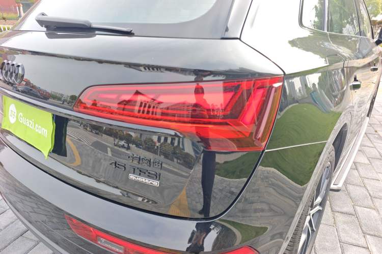 Used Audi Q5L 2025 45 TFSI Prestige Dynamic Edition Right Rear Taillight
