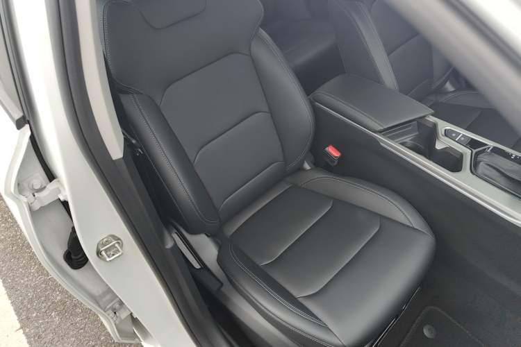 Used Geely Auto Emgrand 2025 4th Generation 1.5L CVT Longteng Edition Right Front Seat