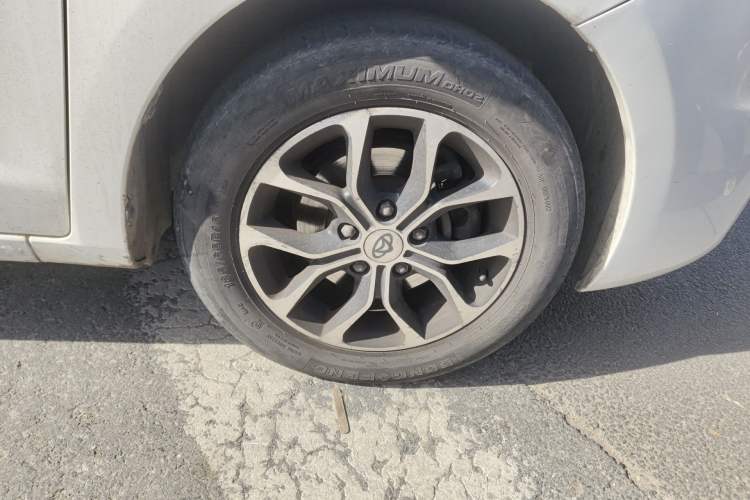 Used CHANGAN KAICHENG Oushang A600 2016 1.5L Manual Luxury 7-Seater Right Front Wheel Hub