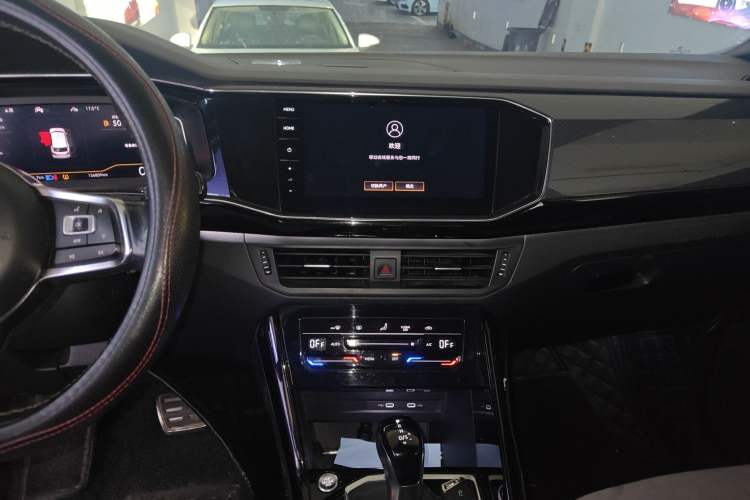 Used Volkswagen Tayron 2020 380TSI All-Wheel Drive R-Line Connected Version Audio And AC Panel