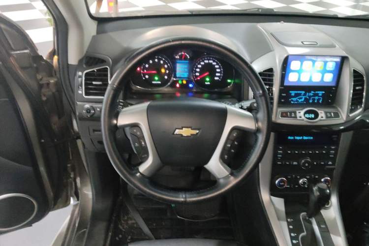 Used Chevrolet Captiva 2015 2.4L 4x4 Flagship Edition 7-Seater
