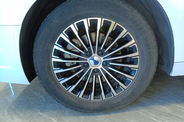 Used Denza D9 2022 DM-i 1040 Prestige Model