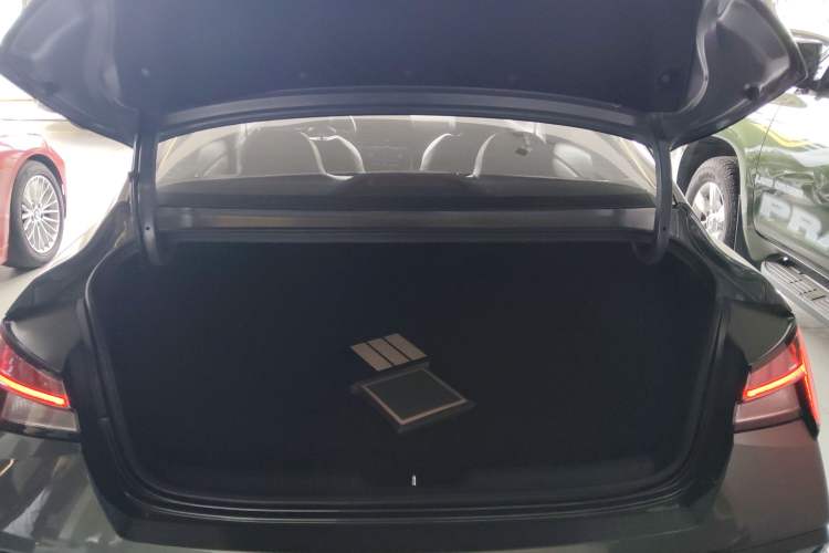 Used Hyundai Elantra 2023 1.5L CVT LUX Prestige Edition Trunk