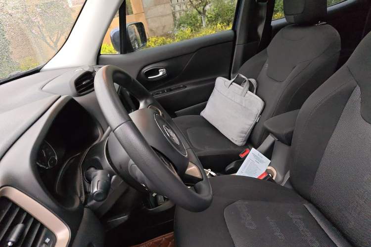 Used Jeep Renegade 2018 Connected Large Screen Version 180T Automatic High-Energy Edition Left Front Seat