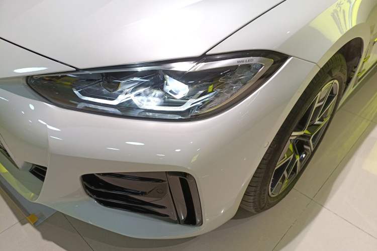 Used BMW i4 2023 eDrive35
