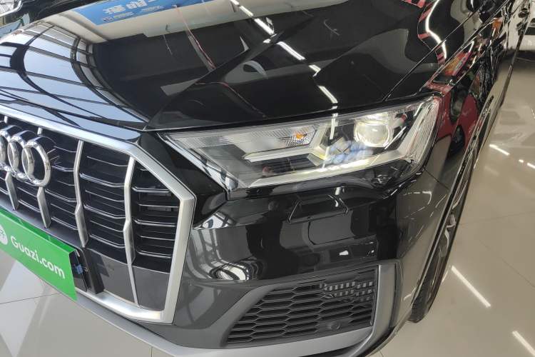 Used Audi Q7 2022 55 TFSI quattro S line Sport model
