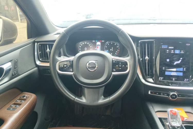 Used Volvo S60 2022 B4 Zhiyuan Luxury Edition
