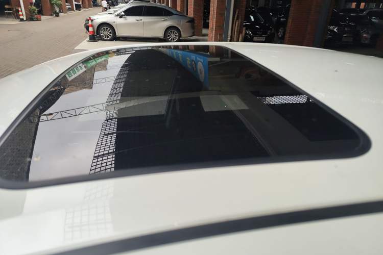 Used Toyota Corolla 2018 Dual-Engine 1.8L E-CVT Smart Edition Roof