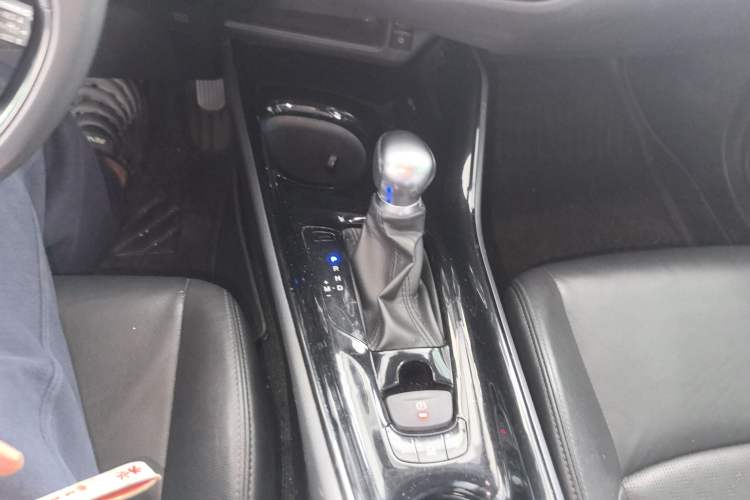 Used Toyota IZOA 2018 2.0L Yichi Version China VI Standard
