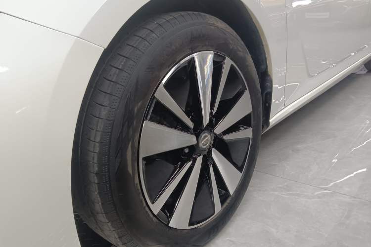 Used Nissan Teana 2021 2.0L XL Upper AD1 Smart Drive & Navigation Edition Left Front Wheel Hub