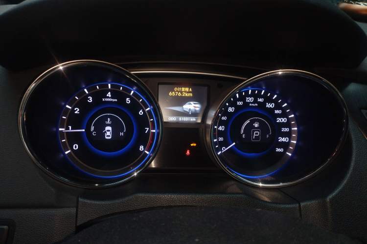 Used Hyundai Sonata 2013 2.4L Automatic Luxury Version China IV Standard
