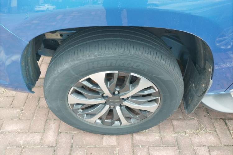 Used SAIC MAXUS T70 2021 2.0T Diesel Automatic Two-Wheel Drive Elite Version with Long Bed and High Ground Clearance