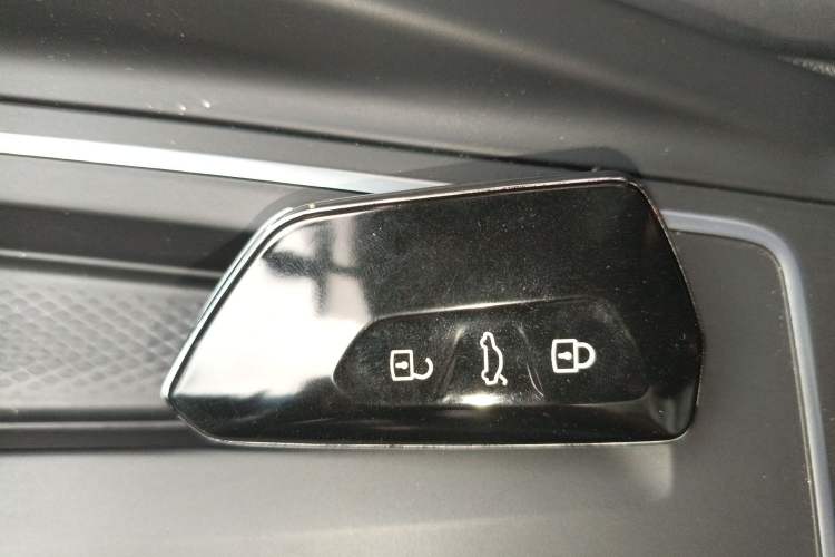 Used Volkswagen Golf 2023 Facelift 280TSI DSG R-Line Lite Vehicle Key