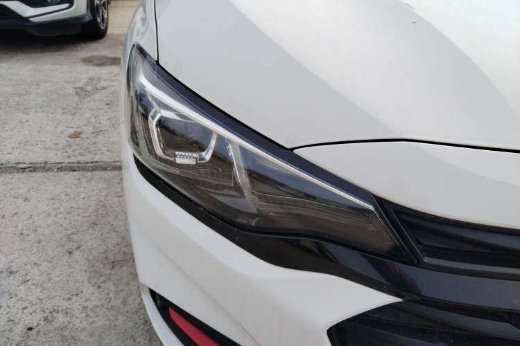 Used Chevrolet Monza 2019 Redline 320T Dual-Clutch Sporty Version China VI Standard Right Front Headlight