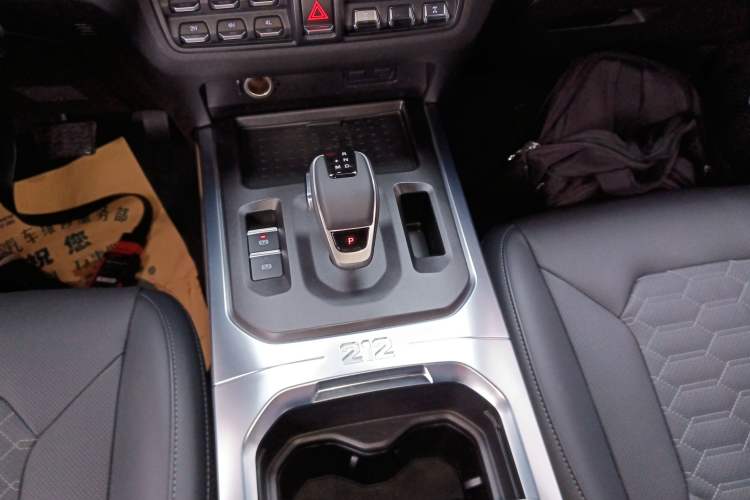 Used 212 T01 2025 2.0T Changfeng