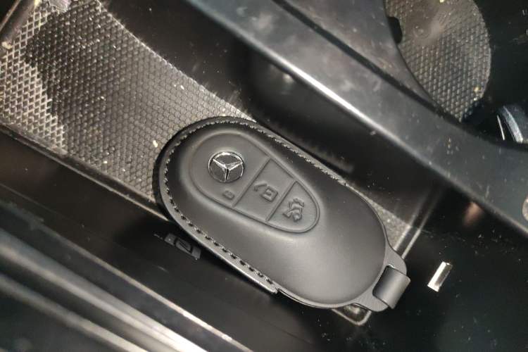 Used Mercedes-Benz C-Class 2023 Restyled C 260 L Sport Edition Vehicle Key