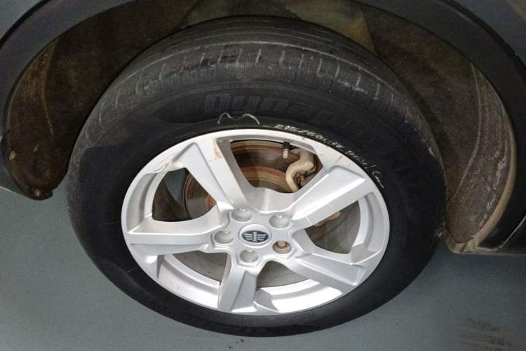 Used Bestune X80 2013 2.0L manual luxury version