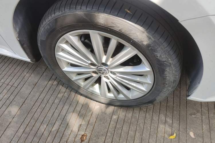 Used Volkswagen Gran Lavida 2013 1.6L Automatic Comfort Model
