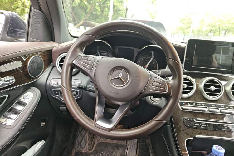 Used Mercedes-Benz GLC 2019 Facelift GLC 260 L 4MATIC Luxury Model Steering Wheel