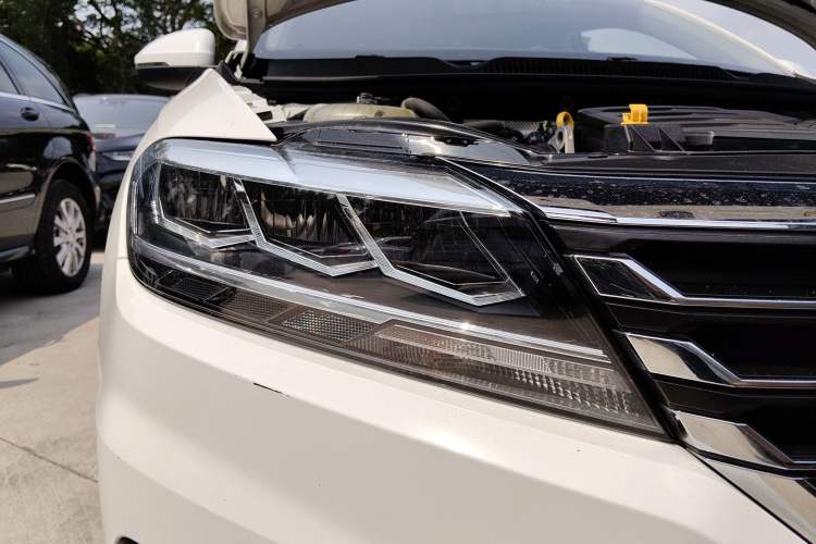 Used Volkswagen Lavida 2019 1.5L Automatic Fashion Edition China VI Right Front Headlight