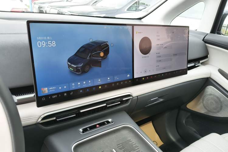 Used VOYAH Dream 2025 PHEV Four-Wheel-Drive Flagship Kunpeng Edition
