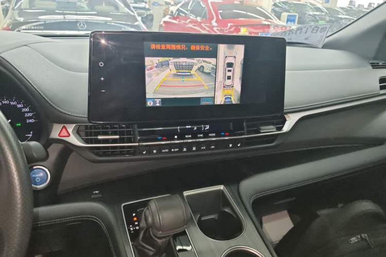 Used Toyota Sienna 2023 2.5L Hybrid Deluxe Edition