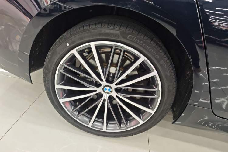 Used BMW 5 Series 2020 530Li Leading Model M Sport Package Right Rear Wheel Hub