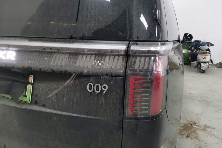 Used Zeekr 009 2024 7-Seater Walk-Through Version Four-Wheel Drive 108 kWh