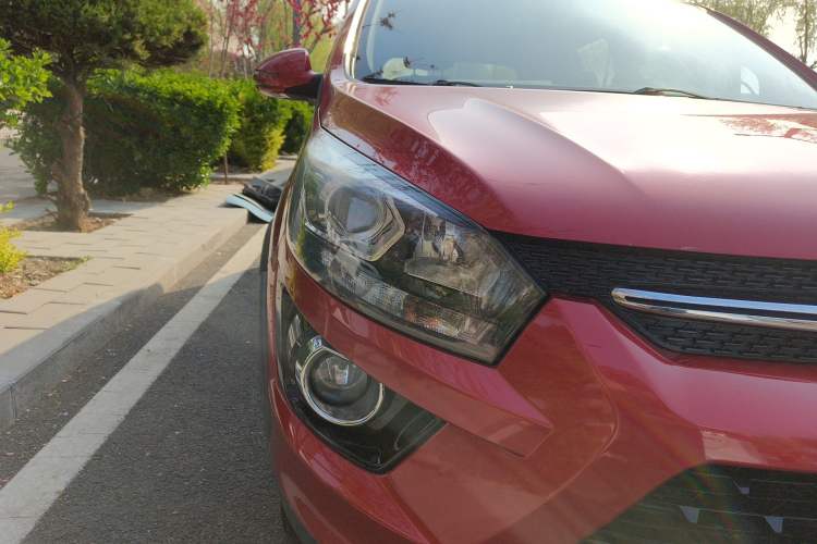 Used BAIC Senova X25 2015 1.5L Manual Elite Edition Right Front Headlight
