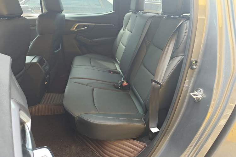 Used Isuzu D-MAX 2023 1.9T Manual Two-Wheel Drive ZhiLing Version
