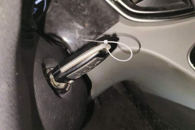 Used JAC Refine M4 2016 2.0L Manual Luxury Version