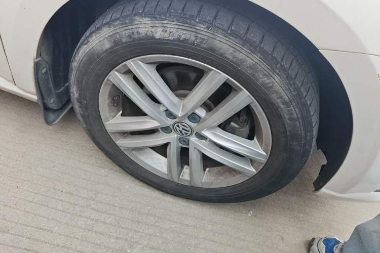 Used Volkswagen Gran Lavida 2017 180TSI DSG Comfort Edition Right Front Wheel Hub