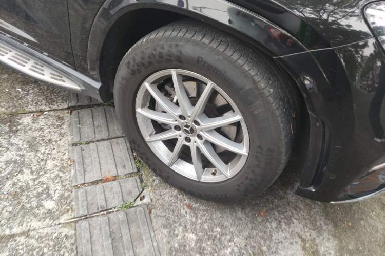 Used Mercedes-Benz GLE 2021 GLE 350 4MATIC Stylish Model Right Front Wheel Hub