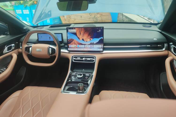 Used Geely Galaxy A7 2025 Model EM-i 150km Starship Edition Center Console